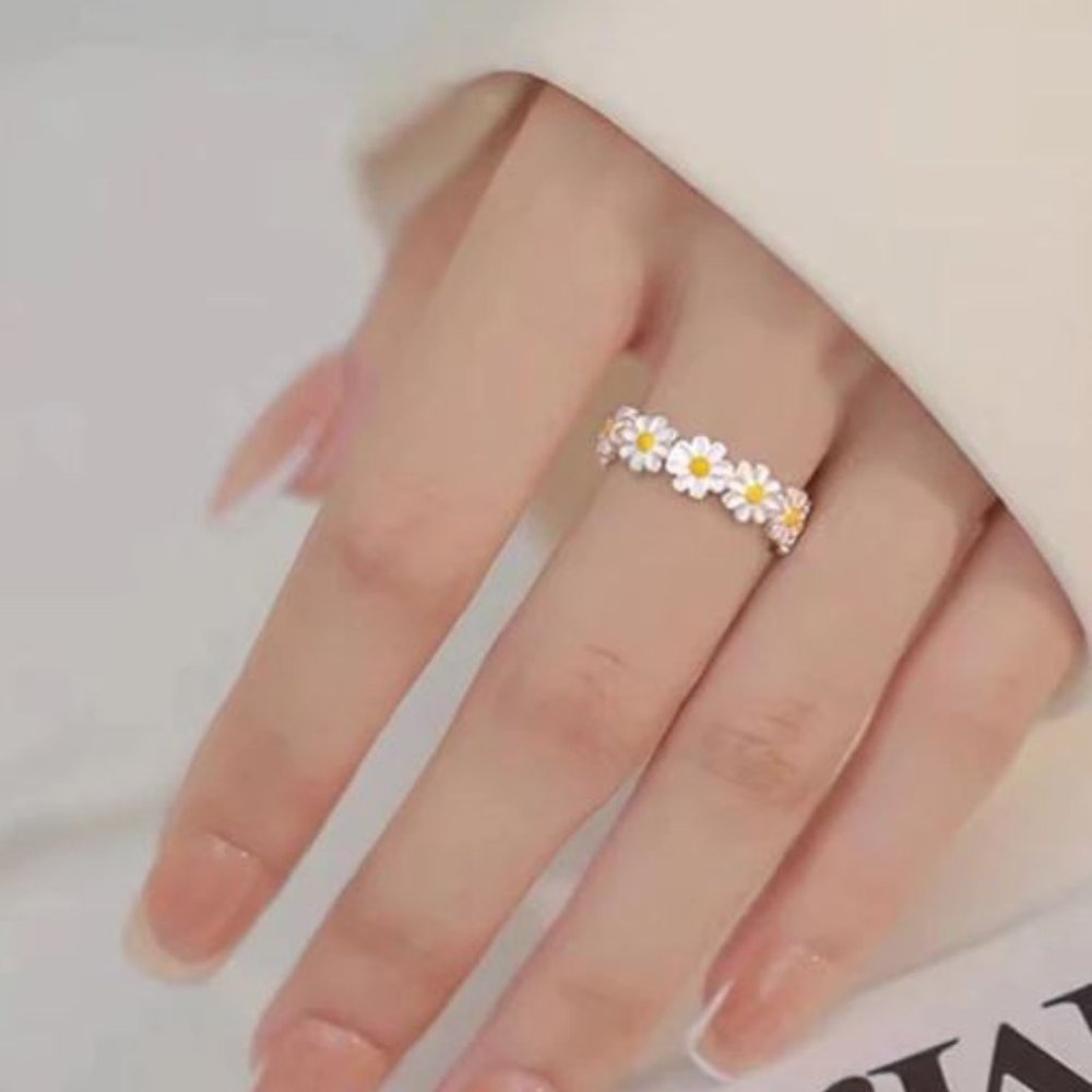 Sterling Silver Daisy Flower Adjustable Ring - Picture 3 of 7